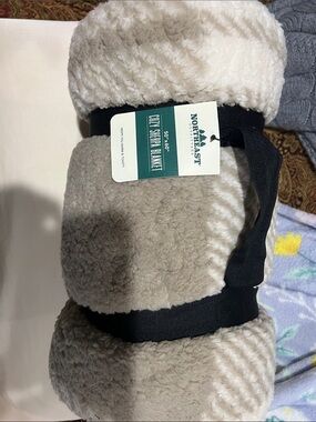 NWT Northeast Outfitters blanket
